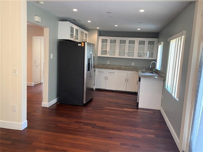 Photo - 19 W King St