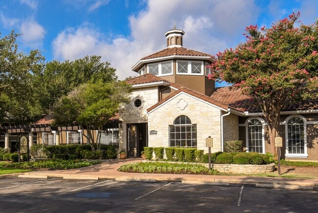 Leasing Office - Indian Hollow Apartments
