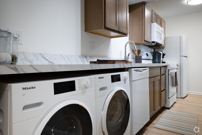 1BR, 1BA - 658SF - Laundry