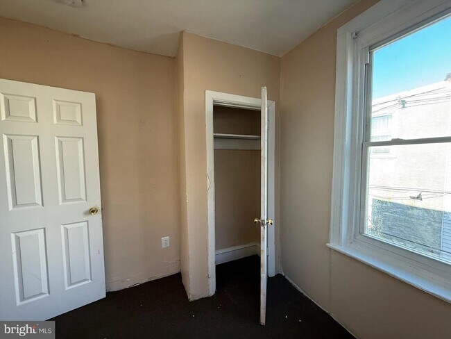 Photo - 2411 W Indiana Ave