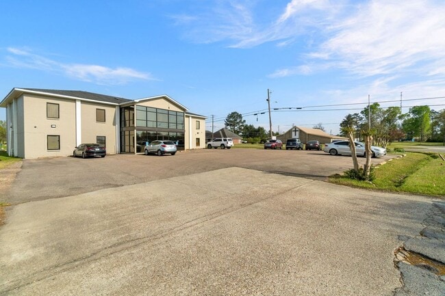 Photo - 2 W Lakeview Dr