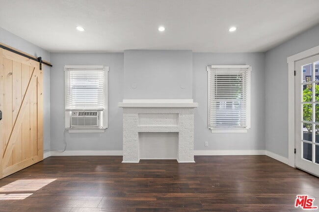 Photo - 1754 N La Brea Ave
