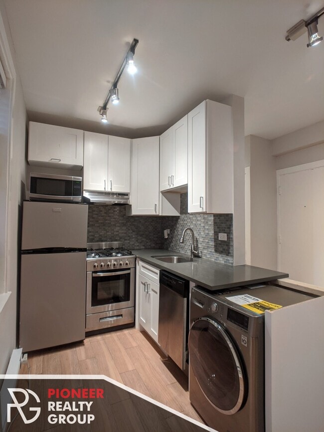 Photo - 515 W Belmont Ave Apartments Unit 23