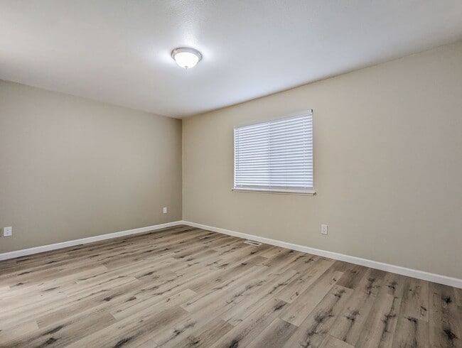 Photo - Move in Ready 3bd/2.5bth Townhome in great central location!