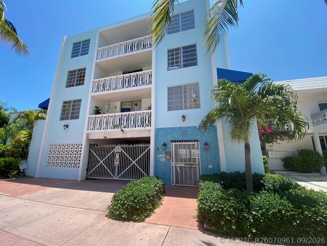 Building Photo - 335 Collins Ave Unit 403
