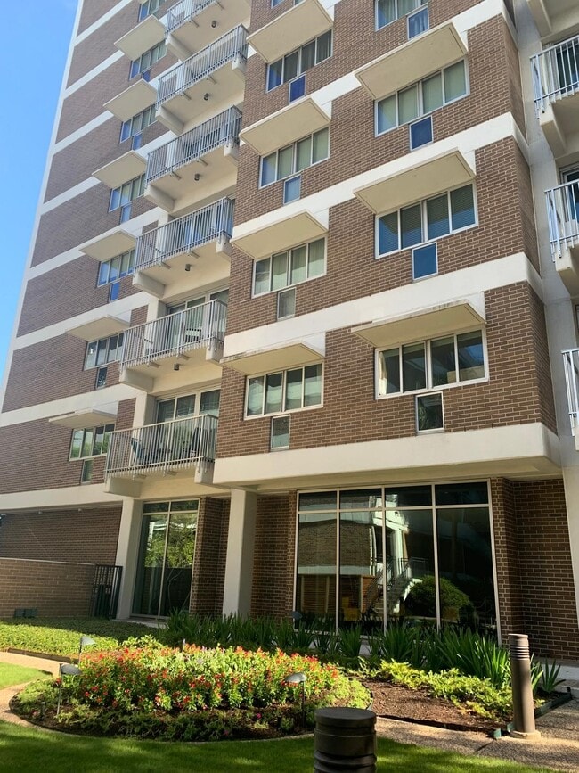 Building Photo - 3600 Montrose Blvd Unit 409