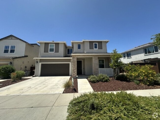 Building Photo - Spacious 4-Bedroom, 3-Bath Home in Southea...
