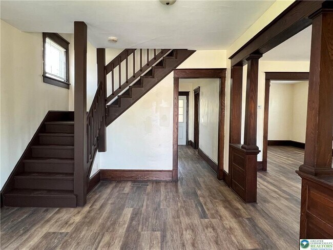 Photo - 165 E Brown St