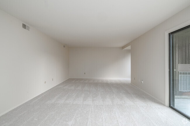 1BR,1BA - 900SF - Living Room - Wildwood Ridge Apartments