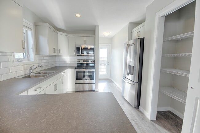 Photo - 739 Coalbrook Close W Unité 739 Coalbrook Close W