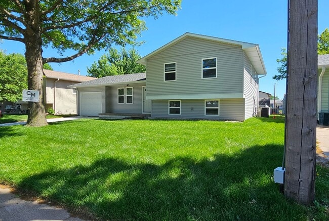 3 bedroom, 1.5 bath, newly remodeled - 3 bedroom, 1.5 bath, newly remodeled House