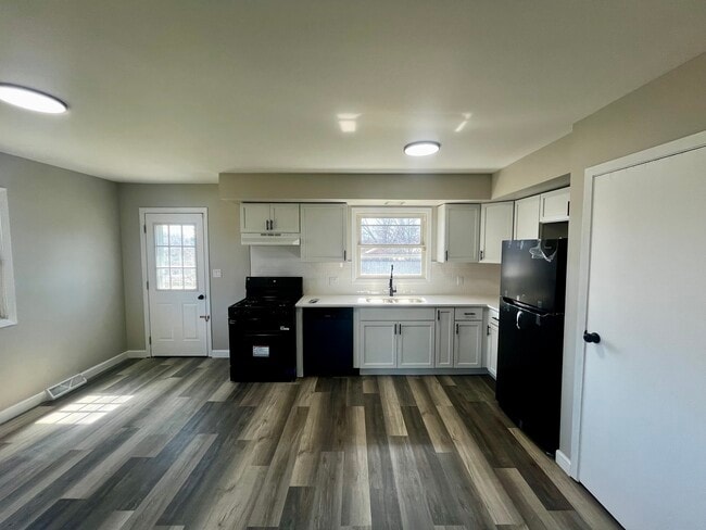 Photo - 9652 Johnson St