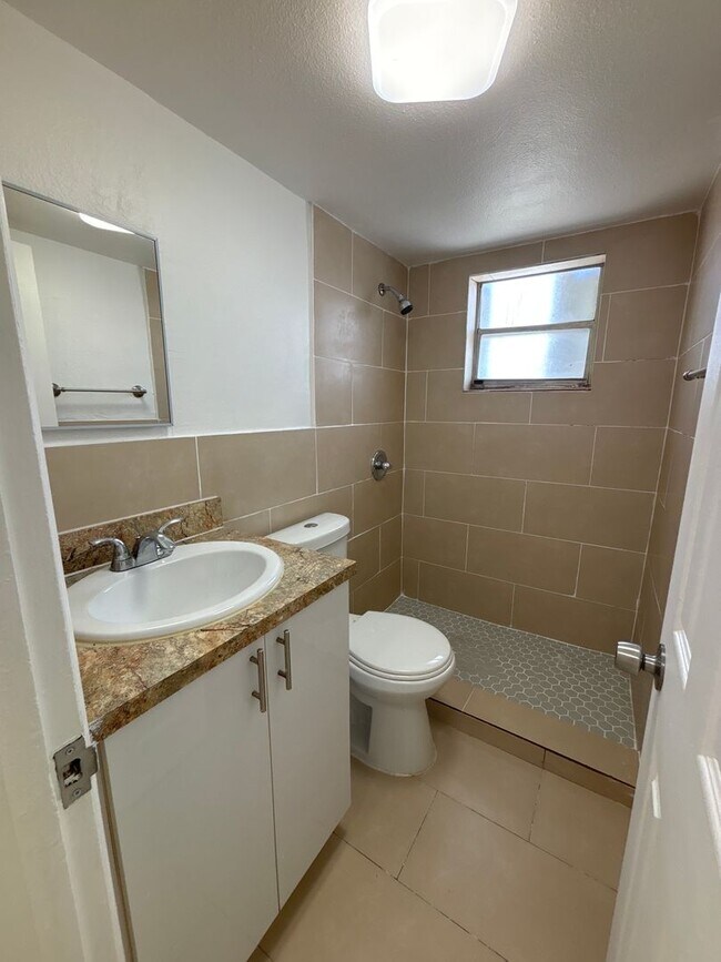 Photo - 401 SW 5th St Unit 04