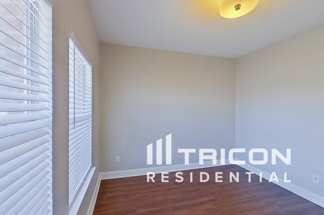 Photo - 101 Redbud Dr