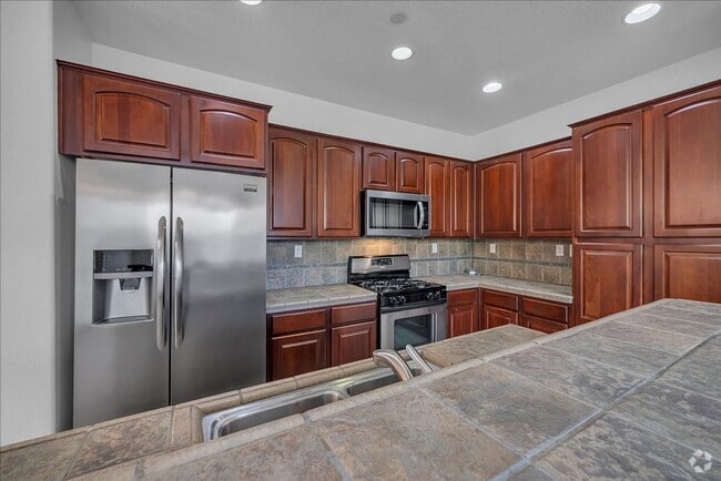 Building Photo - Upgraded 2BD/2BA Condo Near Empire Ranch G...