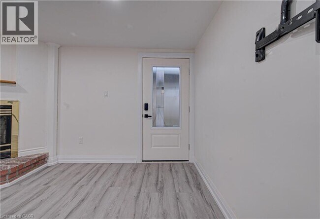 Photo - 383 Rexford Dr