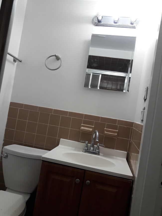 Building Photo - 70-06-06 30th Ave.