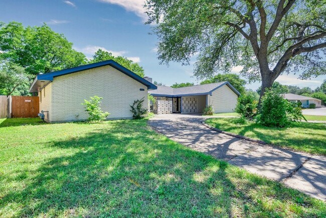 Building Photo - 4913 Westlake Dr