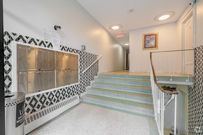 Photo - 2415 Avenue Madison
