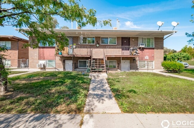 Building Photo - 1600 Ivy Cir Unit 2 Rental