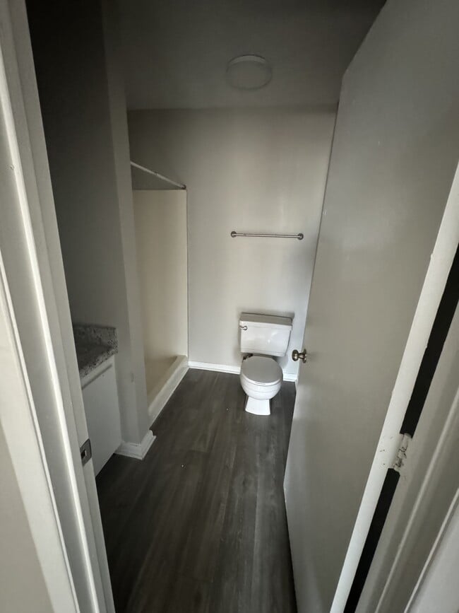 Photo - 835 Applewood Ln