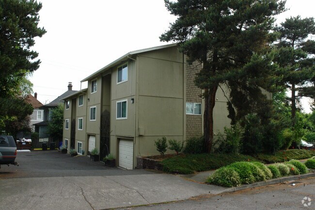 Photo - Curry Court Apartments