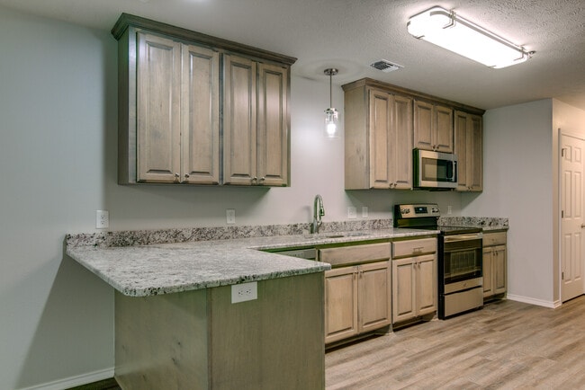 Kitchen - 911 Pecorella St E Unit #E