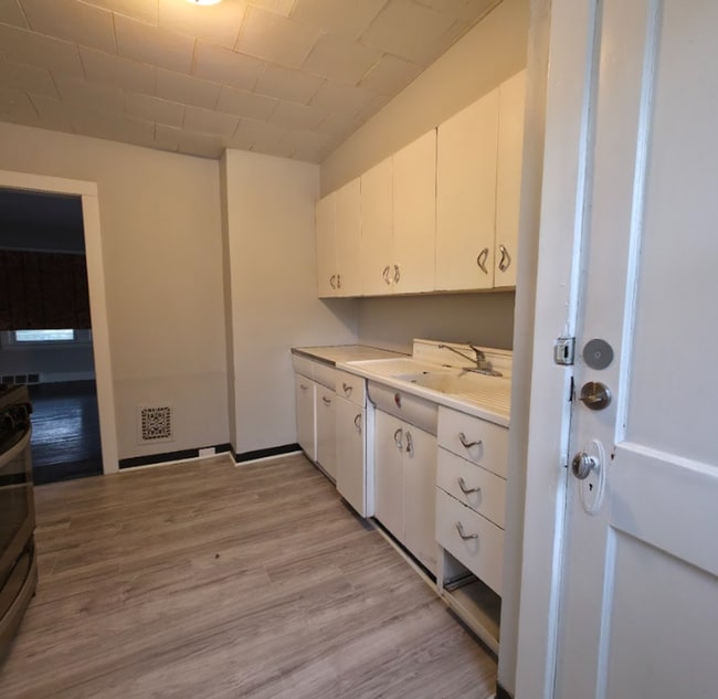 Photo - 3219 W 114th St Unit DOWN