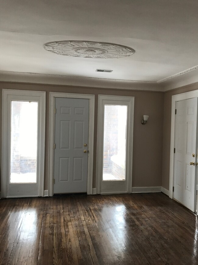 Photo - 3235 W Grand St