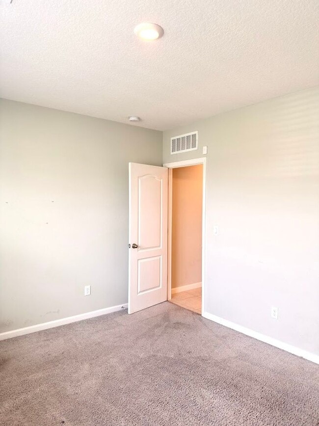 Photo - 123 College St