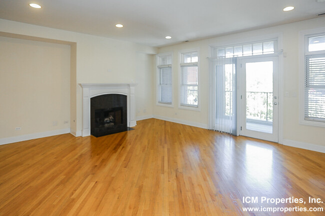 Photo - 3829 N Southport Ave Condo Unit 3829-2