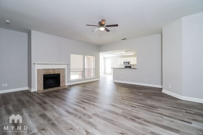 Photo - 105 Adams Dr