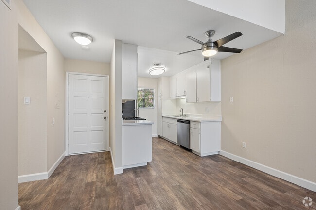 Sierra Peak 2BR, 2BA - 1,032SF - Dining Room