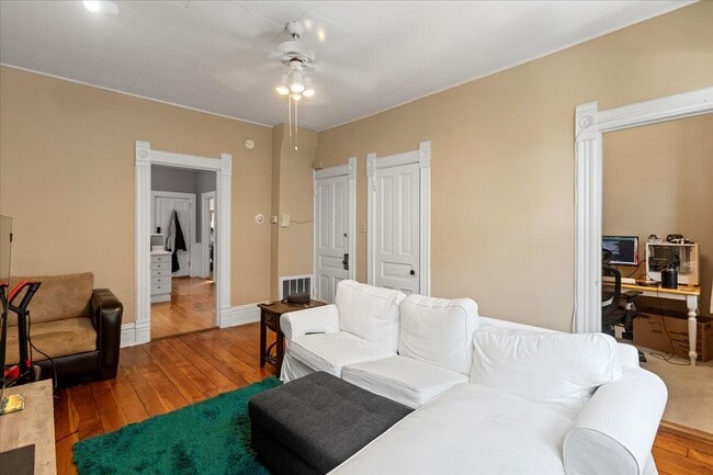 Photo - 1421 W Fletcher St Unit 2R