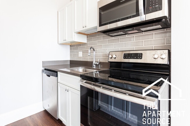 Building Photo - 817 W Lakeside Pl Unit 711