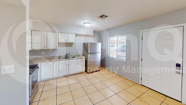 Photo - 9011 S 8th Pl