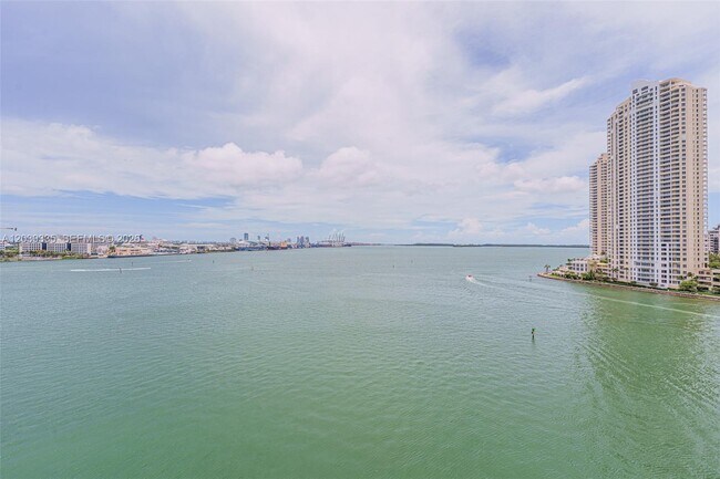 Building Photo - 335 S Biscayne Blvd Unit 1009