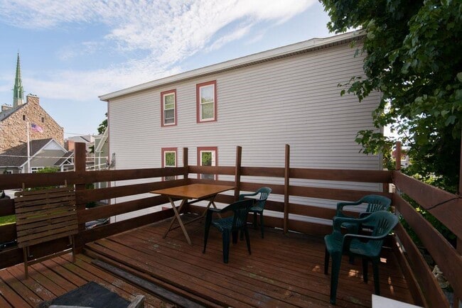 Photo - 283 Spring St