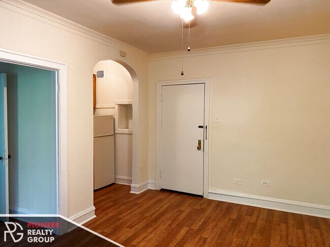 Photo - 2536 N Sawyer Ave Unit 202