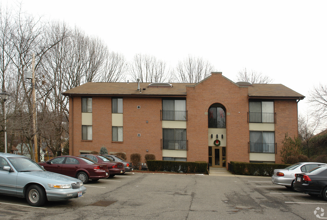 Bradley Court Apartment - Bradley Court Apartment