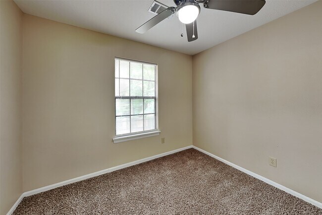 Photo - 15 Kearny Brook Pl
