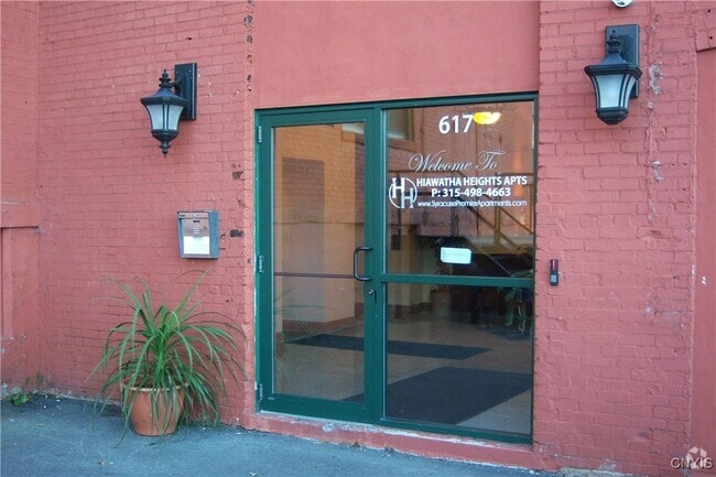 Building Photo - 617 Hiawatha Blvd Rental
