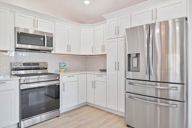 Photo - ***FULLY FURNISHED - 2/2 Villa W/Garage - ...