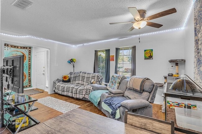 Photo - 10102 Woodstock Dr