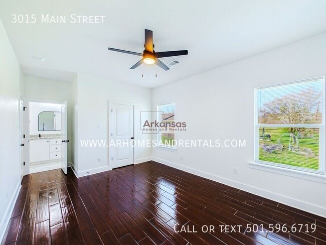Photo - 3015 Main St