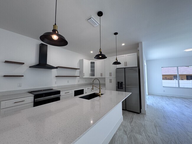 Photo - 1605 Nora Ln