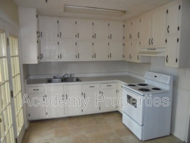 Photo - 105 E Mimosa Dr