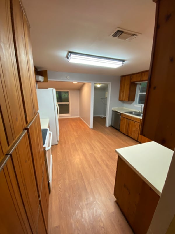 Photo - 810 W Day St