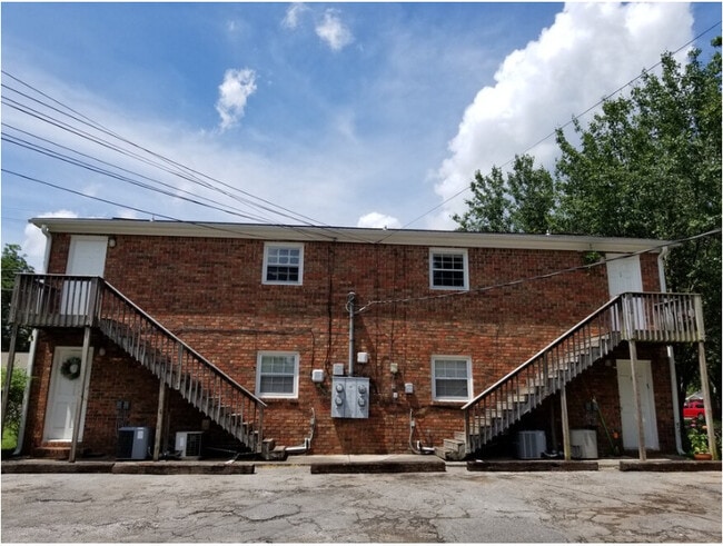 1300 Oakwood Ave NE
