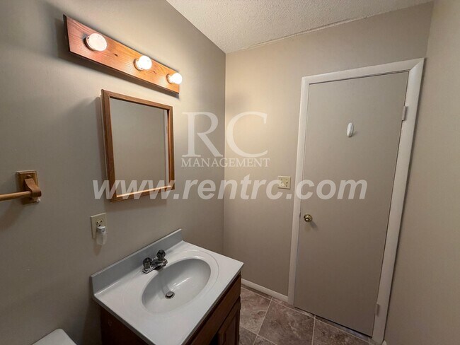 Photo - 300 Vaught St